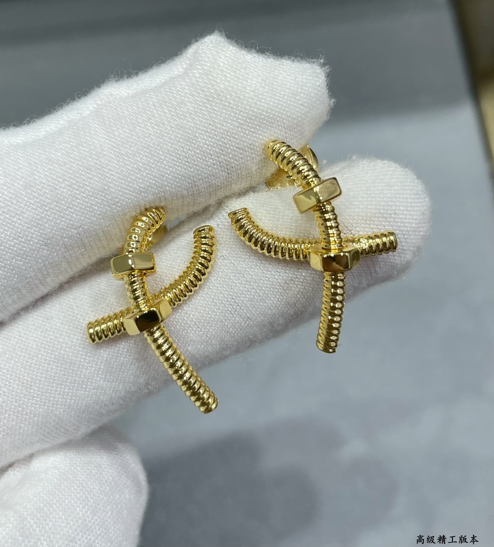 Ca*t*er cross screw earrings