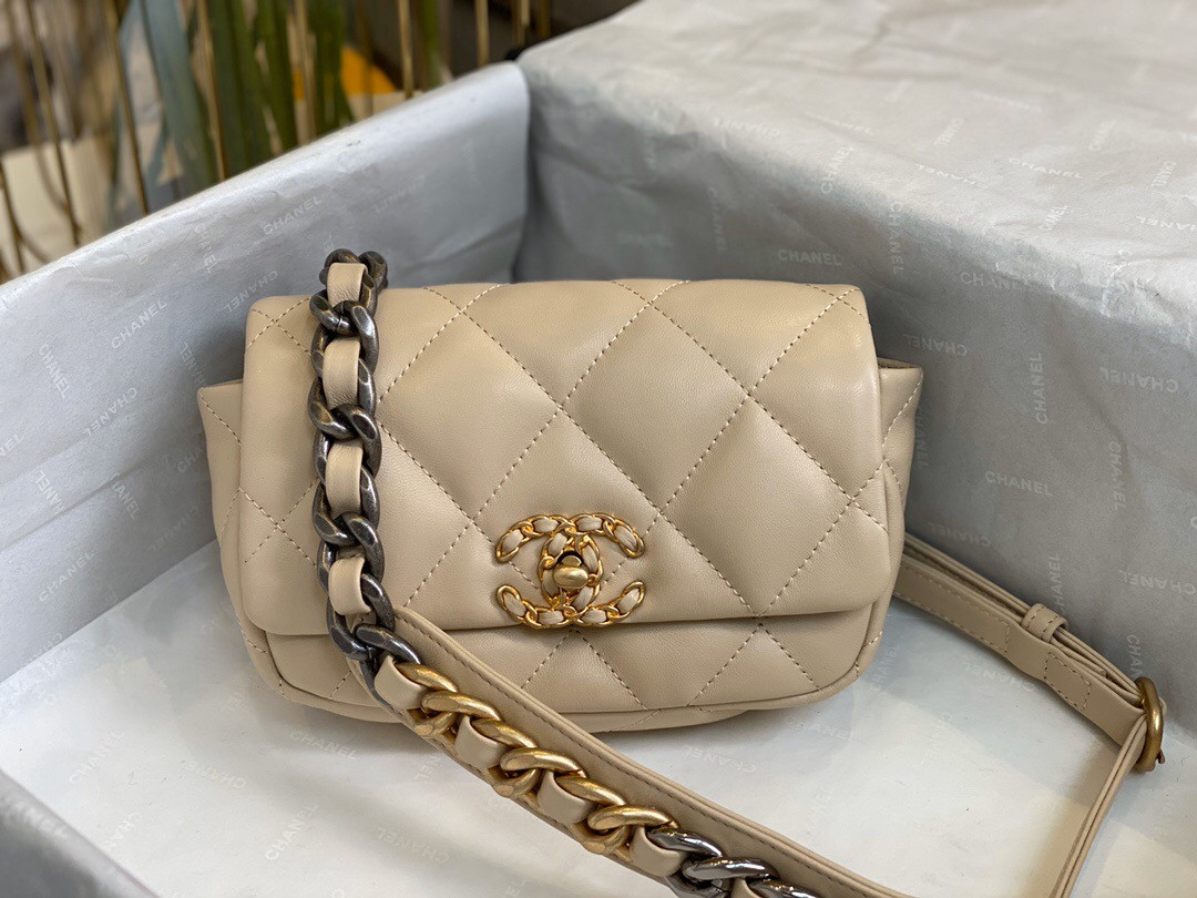 Ch*el 19 belt bag