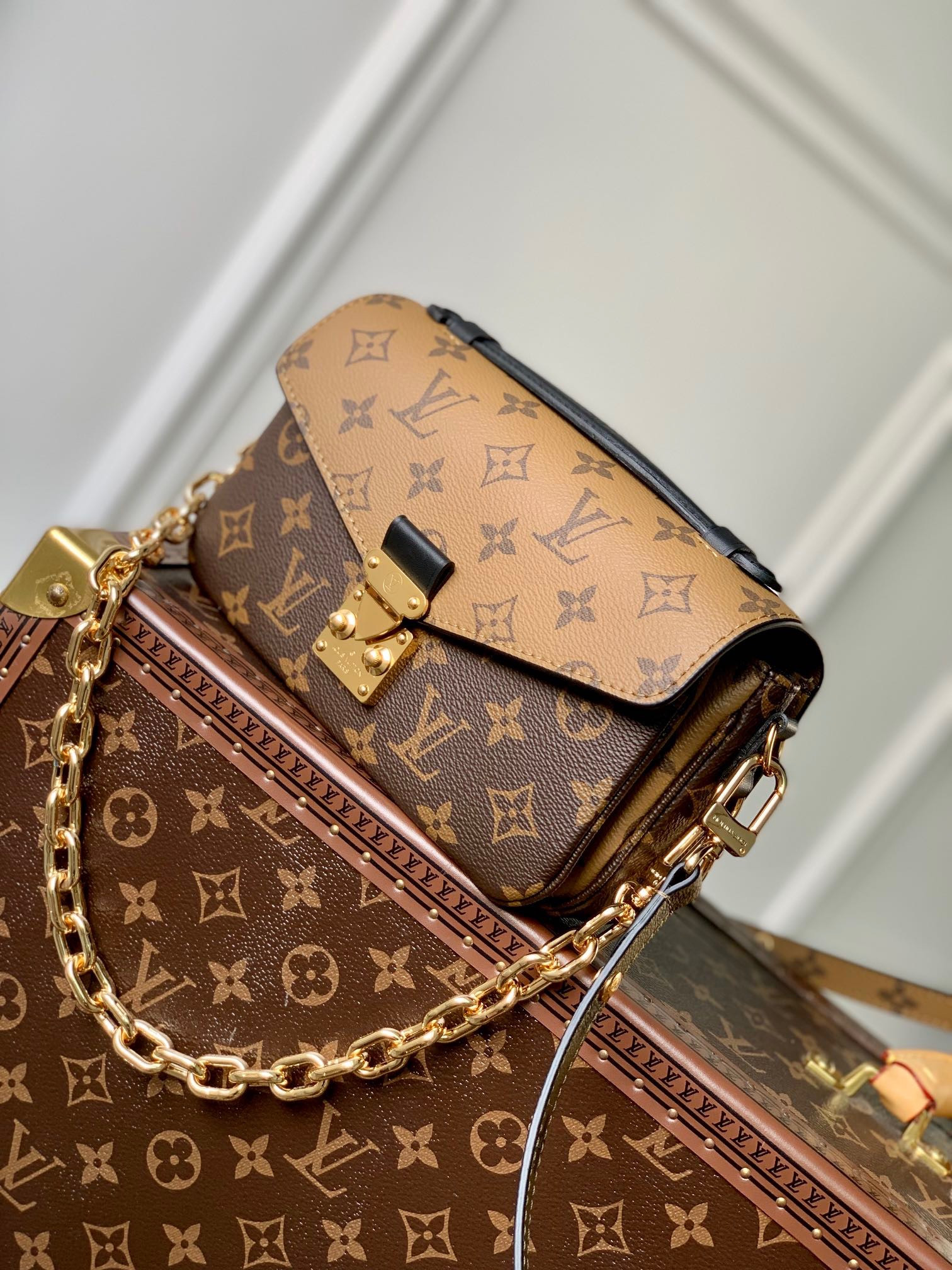 LV east west Metis M46279
