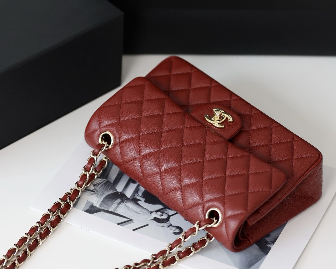 Ch*el classic handbag in grained litchi pattern calfskin & gold-tone metal 15.5 × 25.5 × 6.5 cm