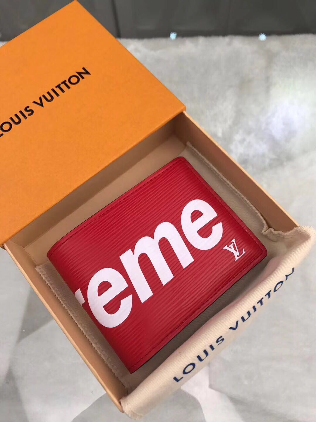 l0*is v*t0n lv&S*p*e men wallet
