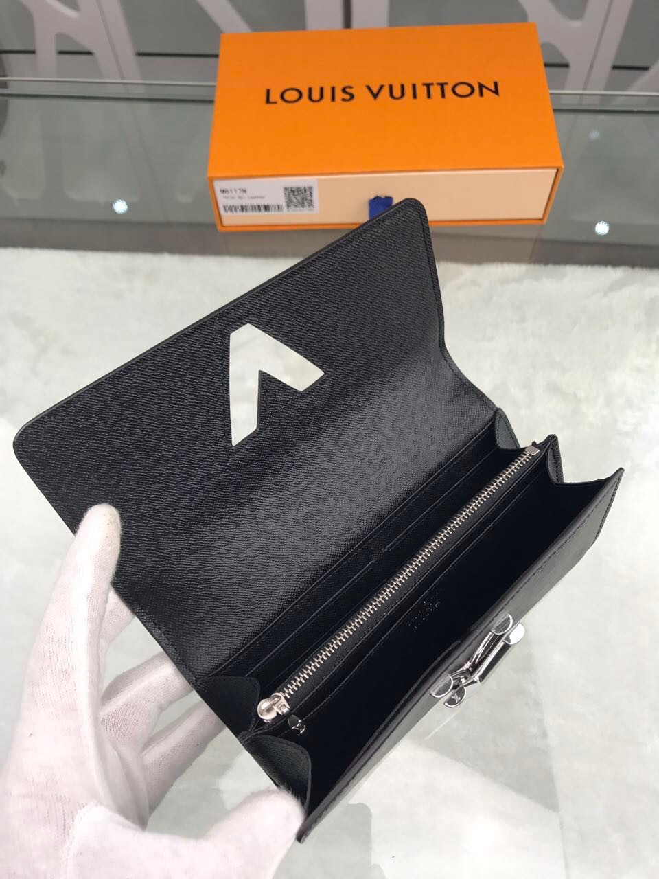TWIST WALLET M68309