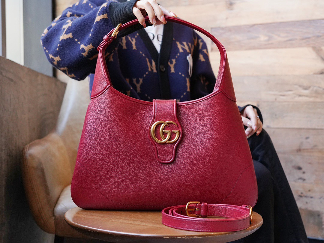 Aphrodite medium shoulder bag