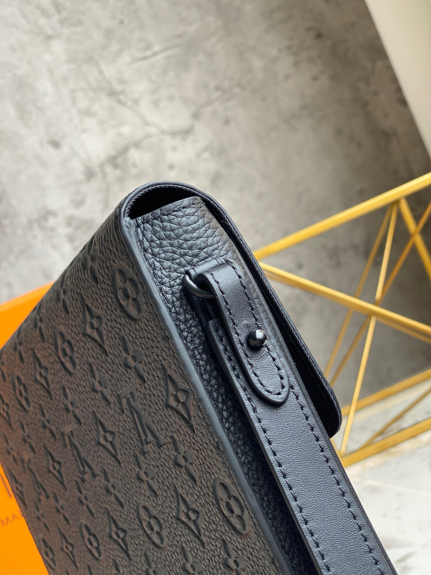LV S LOCK 4A M80582