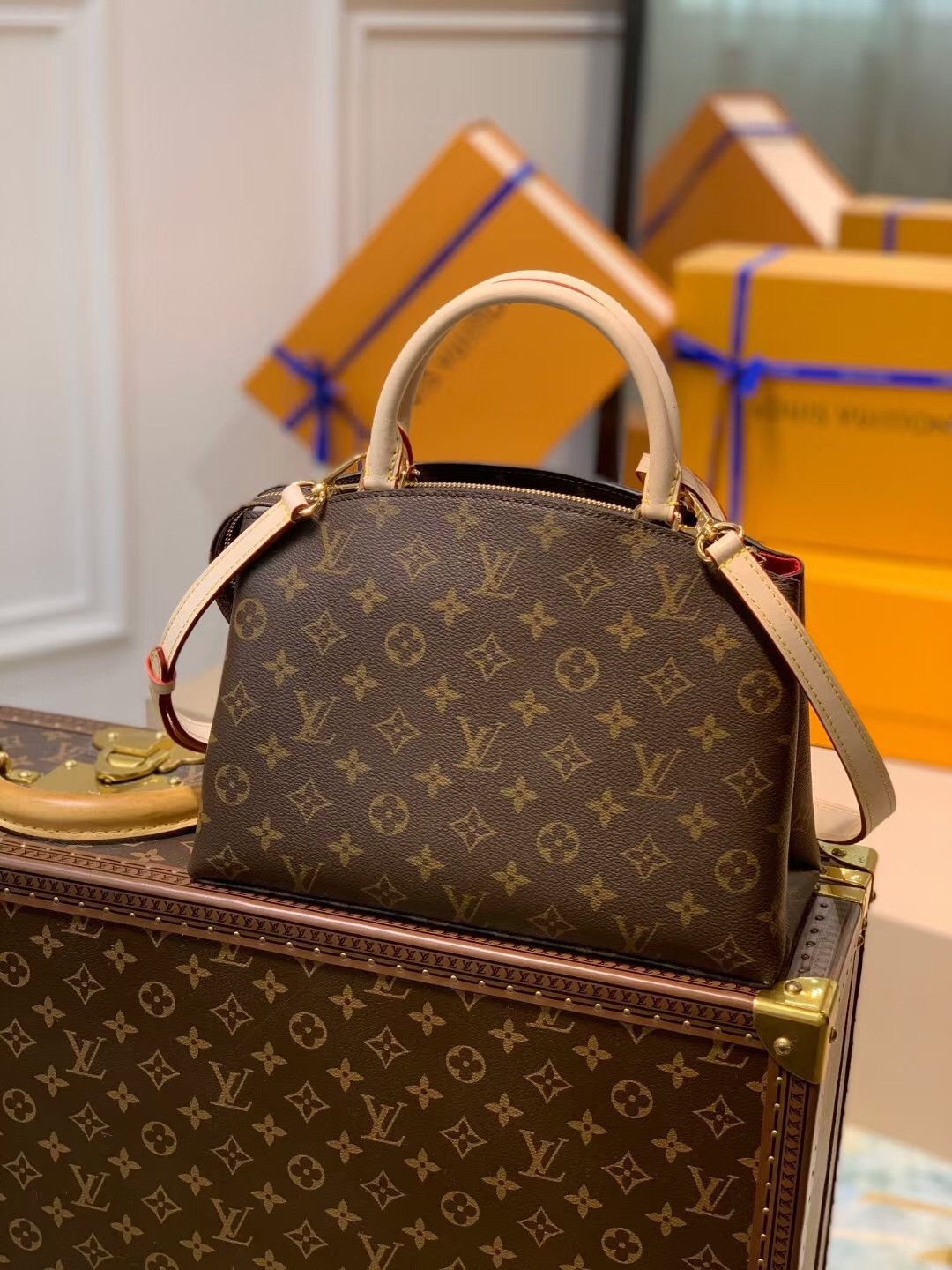 LV PETIT PALAIS M45900