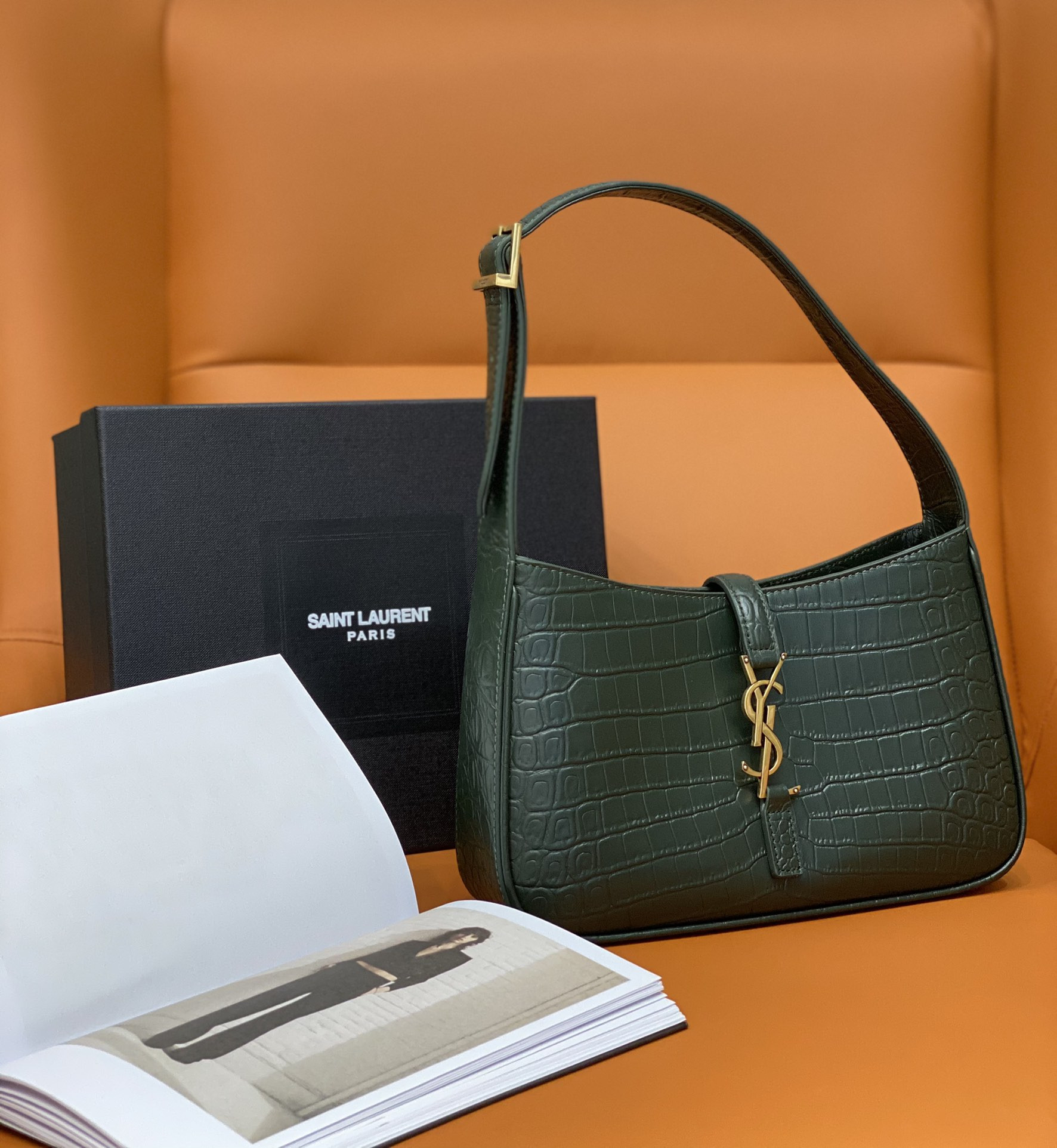 Y*L le 5 À 7 in crocodile-embossed shiny leather  23 x 16 x 6.5 cm