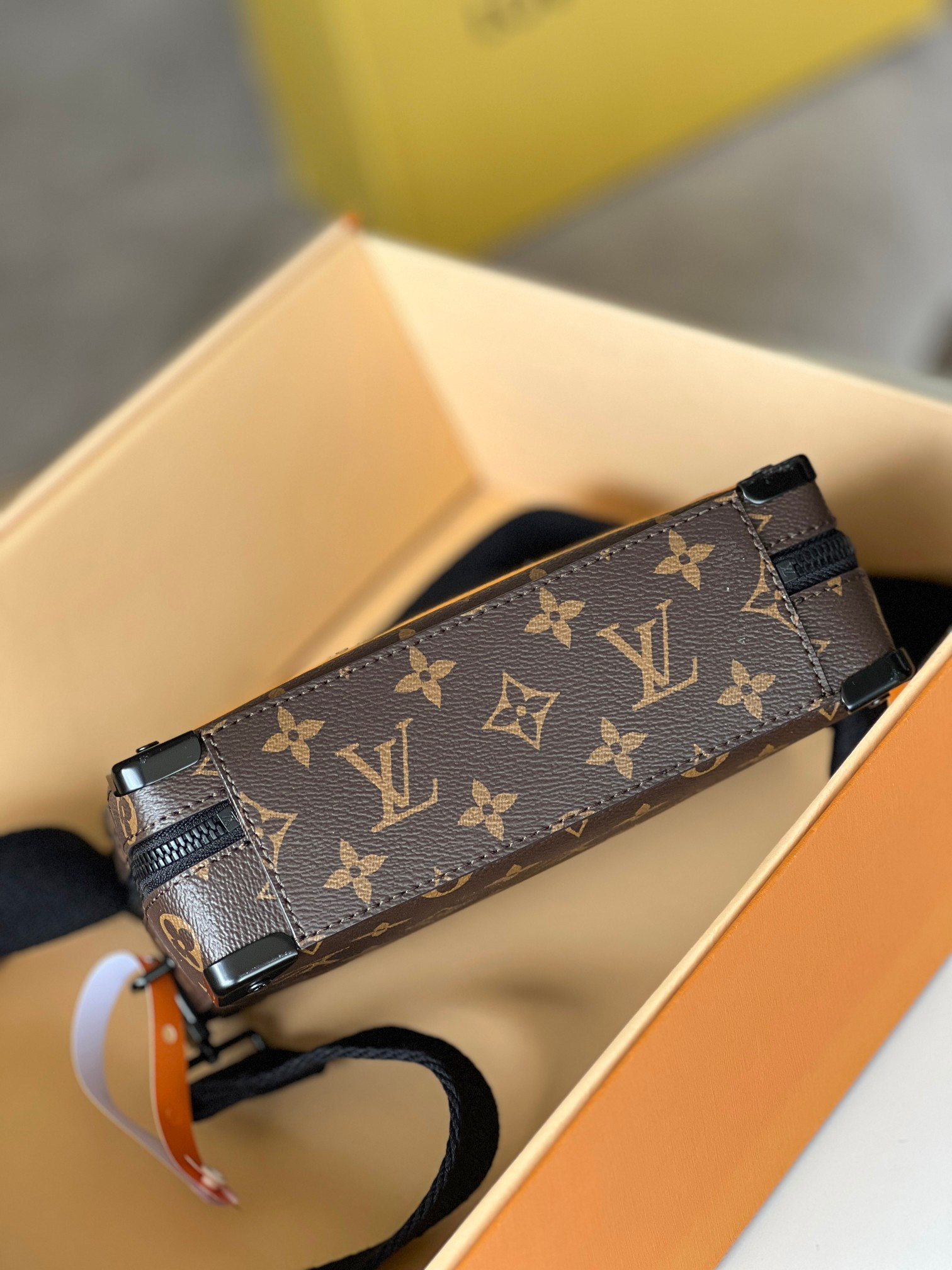LV  Handle Soft Trunk M46689 21.5x15x7cm