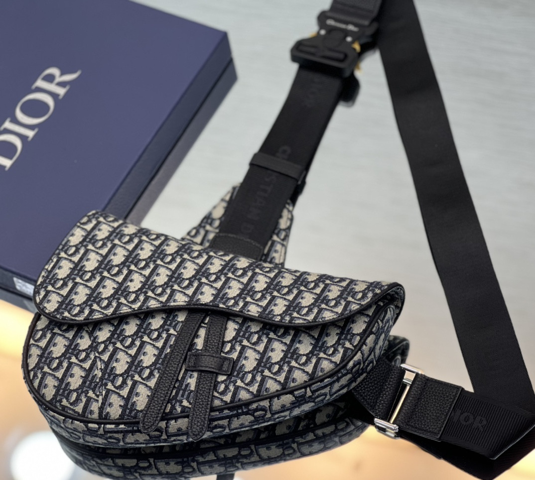 D*or saddle bag beige and black D*or oblique jacquard  26 x 19 x 4.5 cm