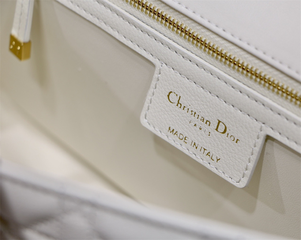 small d*or caro bag ivory S*pple cannage calfskin 20 x 12 x 7 cm