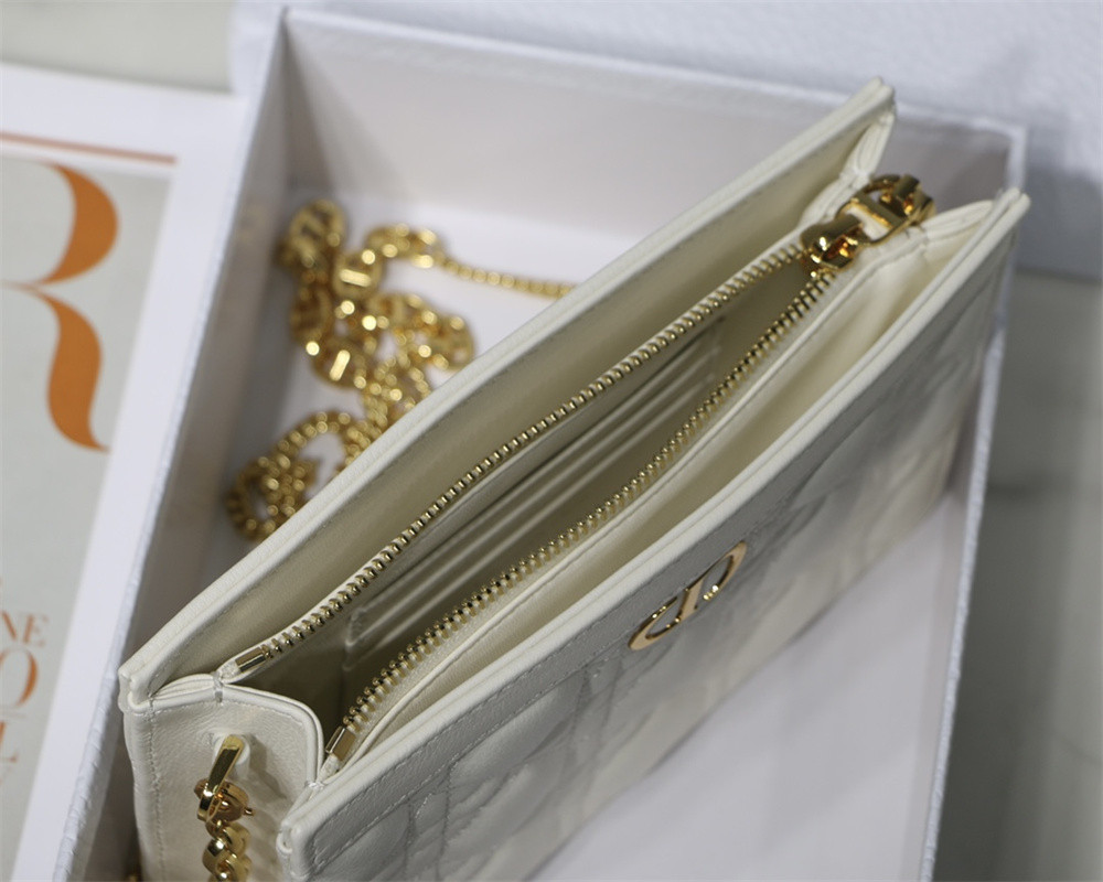 d*or caro zipped pouch with chain latte S*pple cannage calfskin 19 x 14 x 4.5 cm