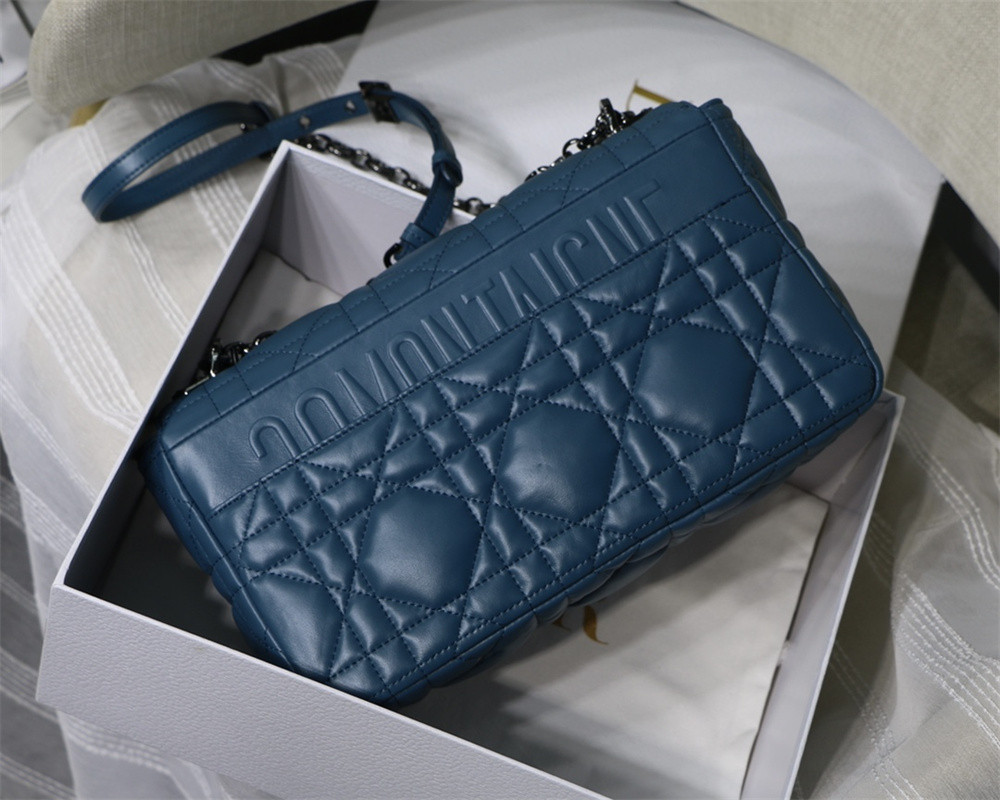 large d*or caro bag navy S*pple cannage calfskin with silver hardware 29 x 18 x 10 cm