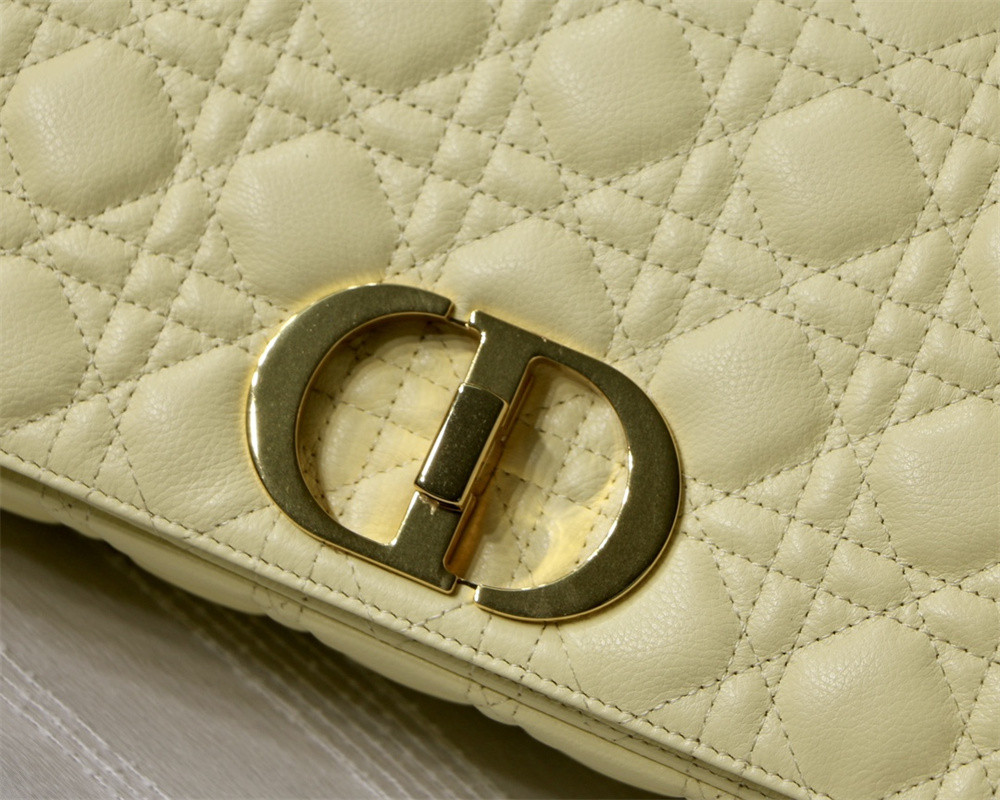 large d*or caro bag light yellow S*pple cannage calfskin 29 x 18 x 10 cm