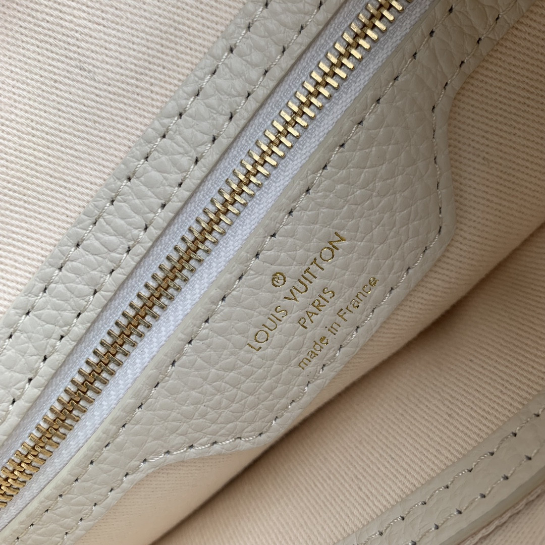 LV PETIT BUCKET white