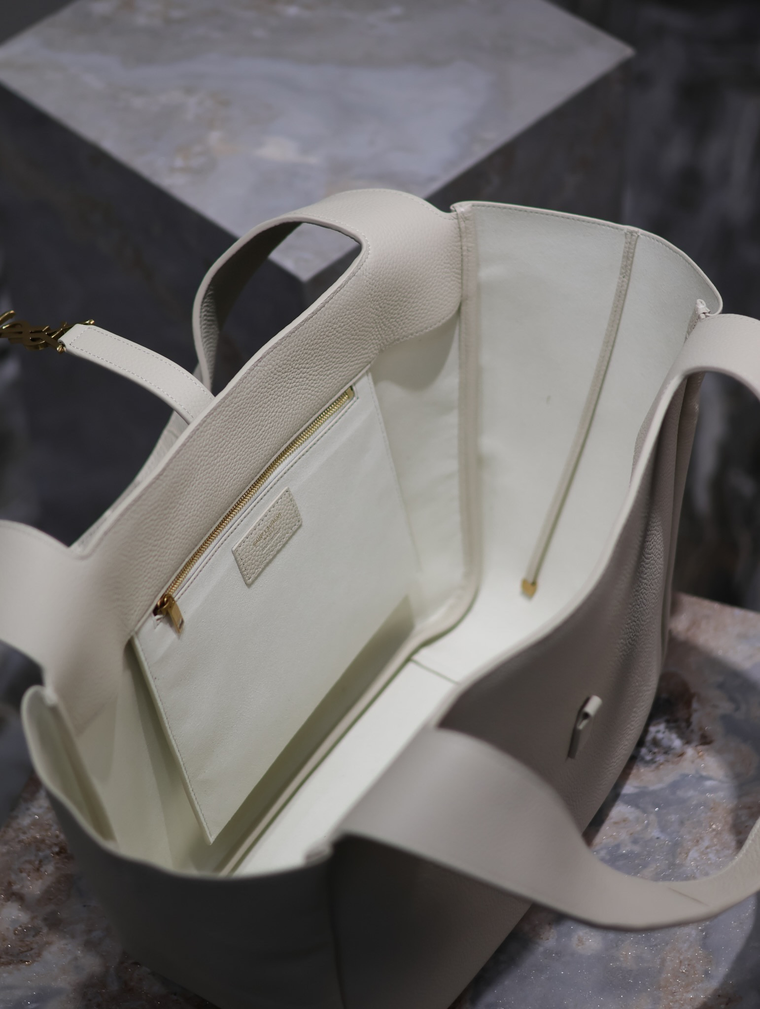 Y*L bea in grained leather white