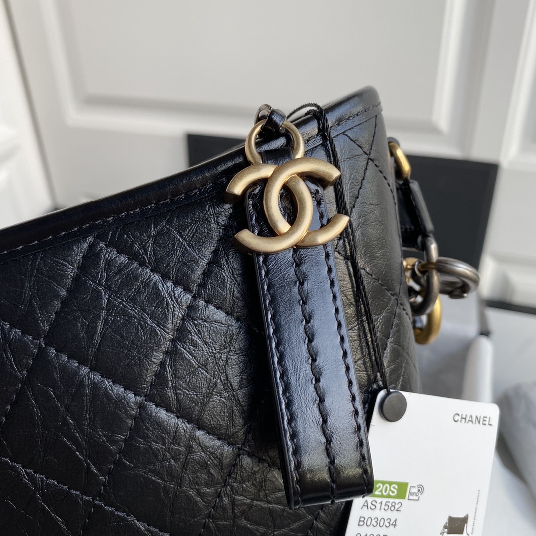 Ch*el gabrielle medium black with shoulder strap letters 21 x 28 x 10cm