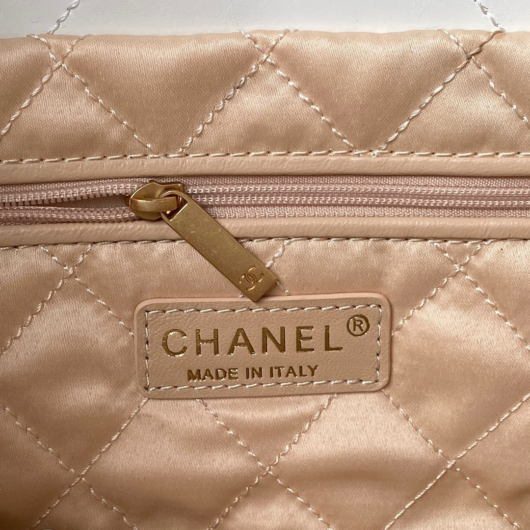 Ch*el 22 handbag shiny calfskin white 30×45×8cm