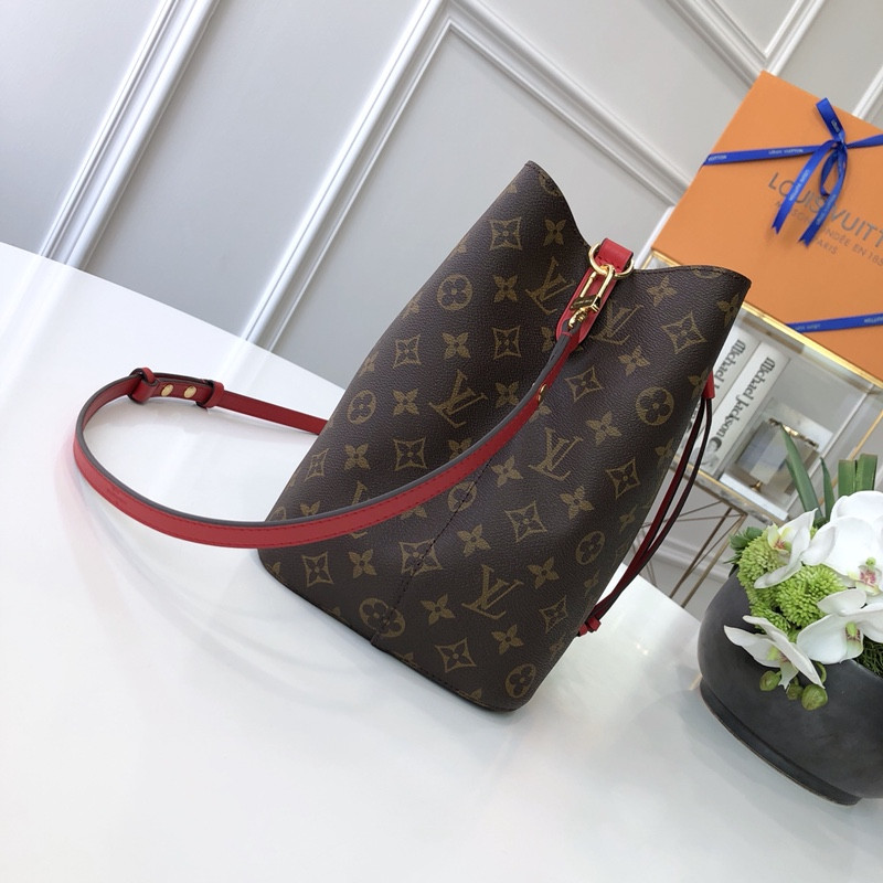 LV NéoNoé MM M44021 10.2 x 10.2 x 6.9 inches