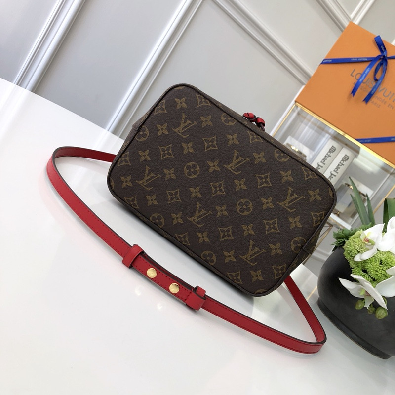 LV NéoNoé MM M44021 10.2 x 10.2 x 6.9 inches