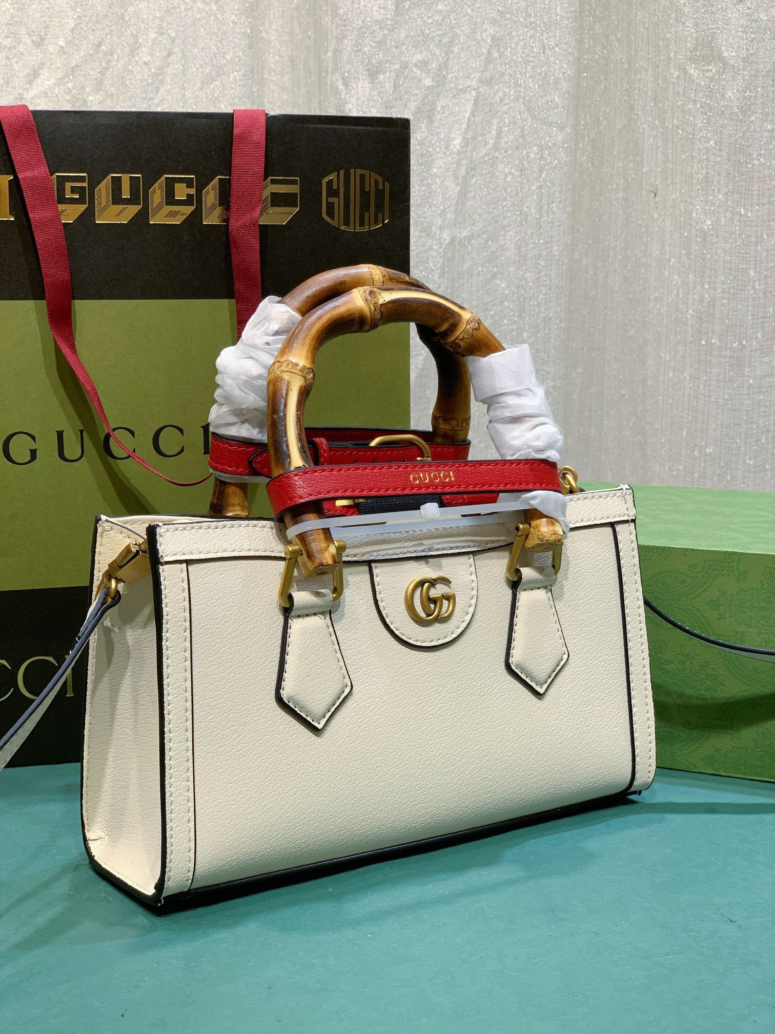 G*u*i diana small shoulder bag white 25w x 16h x 9d cm
