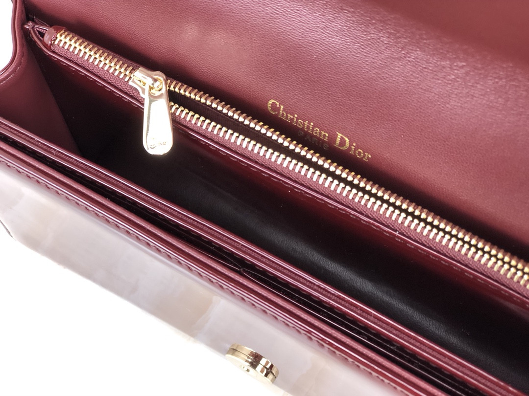 lady D*or pouch red patent cannage calfskin 8.5 x 4.5 x 1 inches