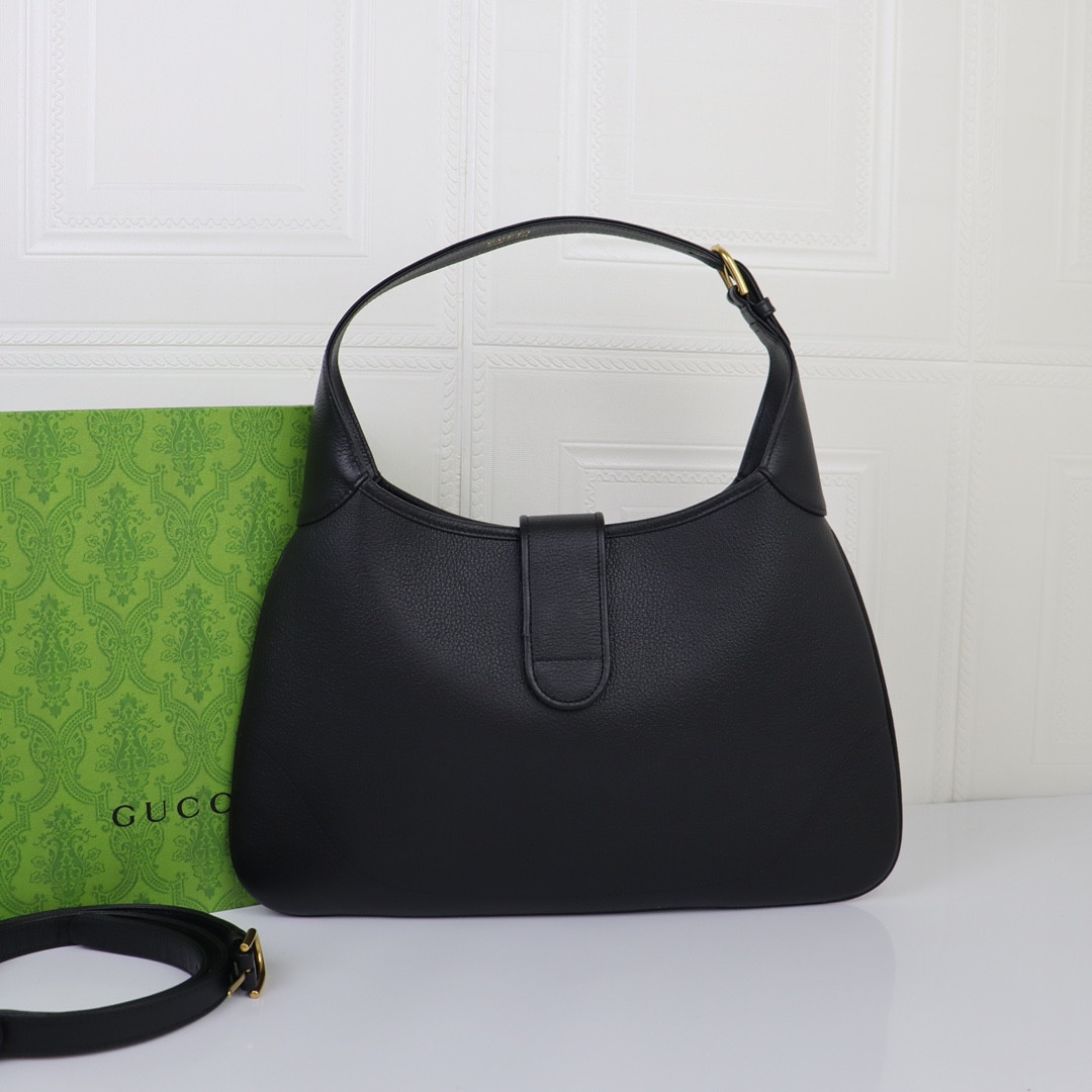 G*u*i aphrodite medium shoulder bag w15.3" x h15" x d.8"