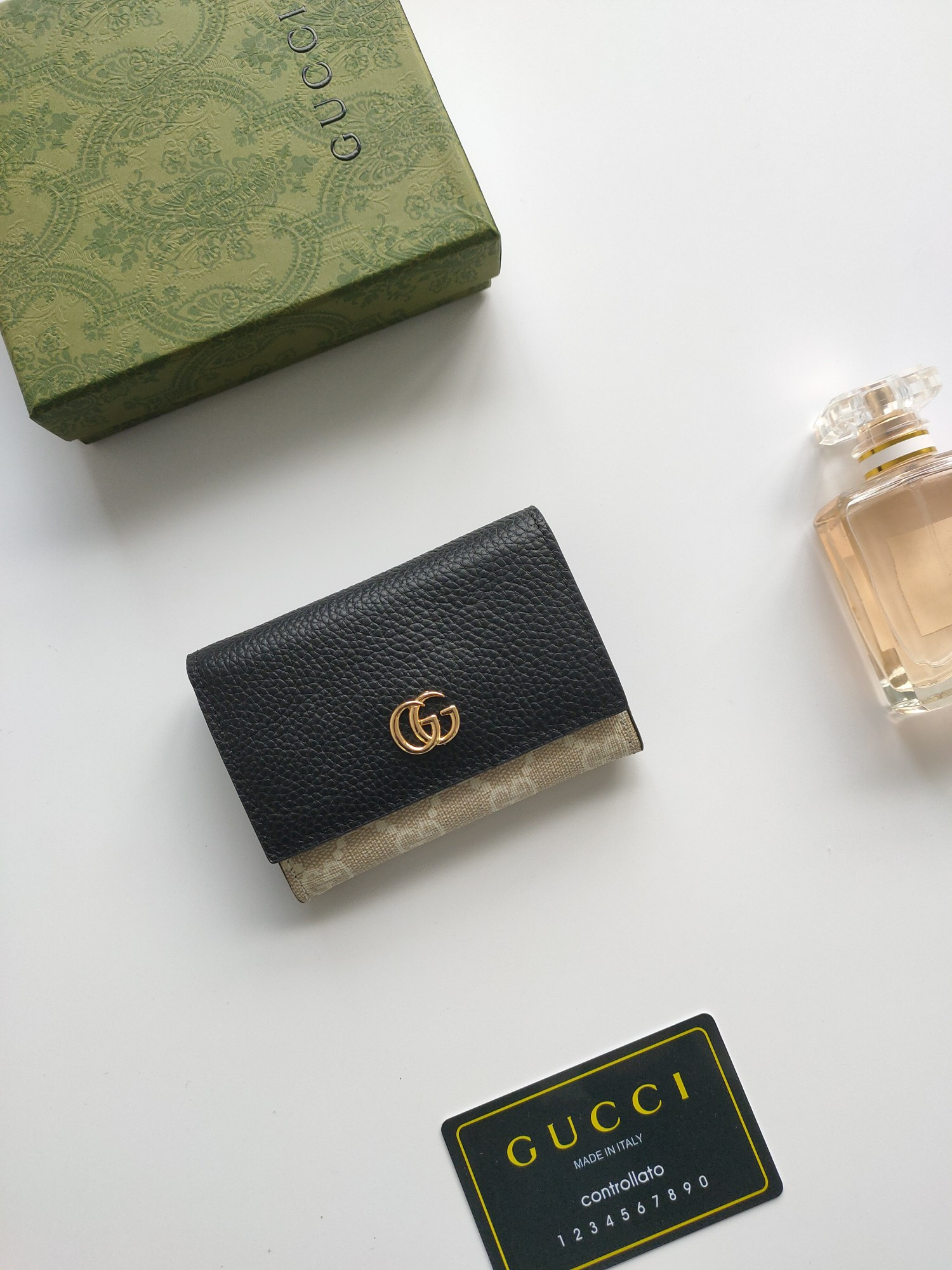 G*u*i gg  card case wallet