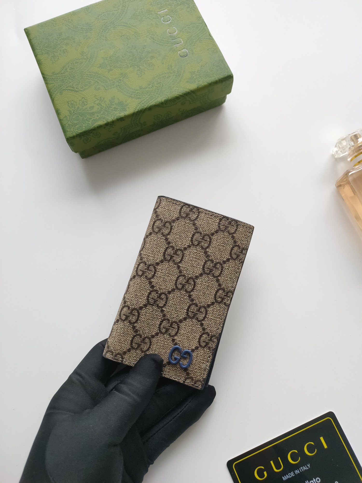 G*u*i gg  card case wallet