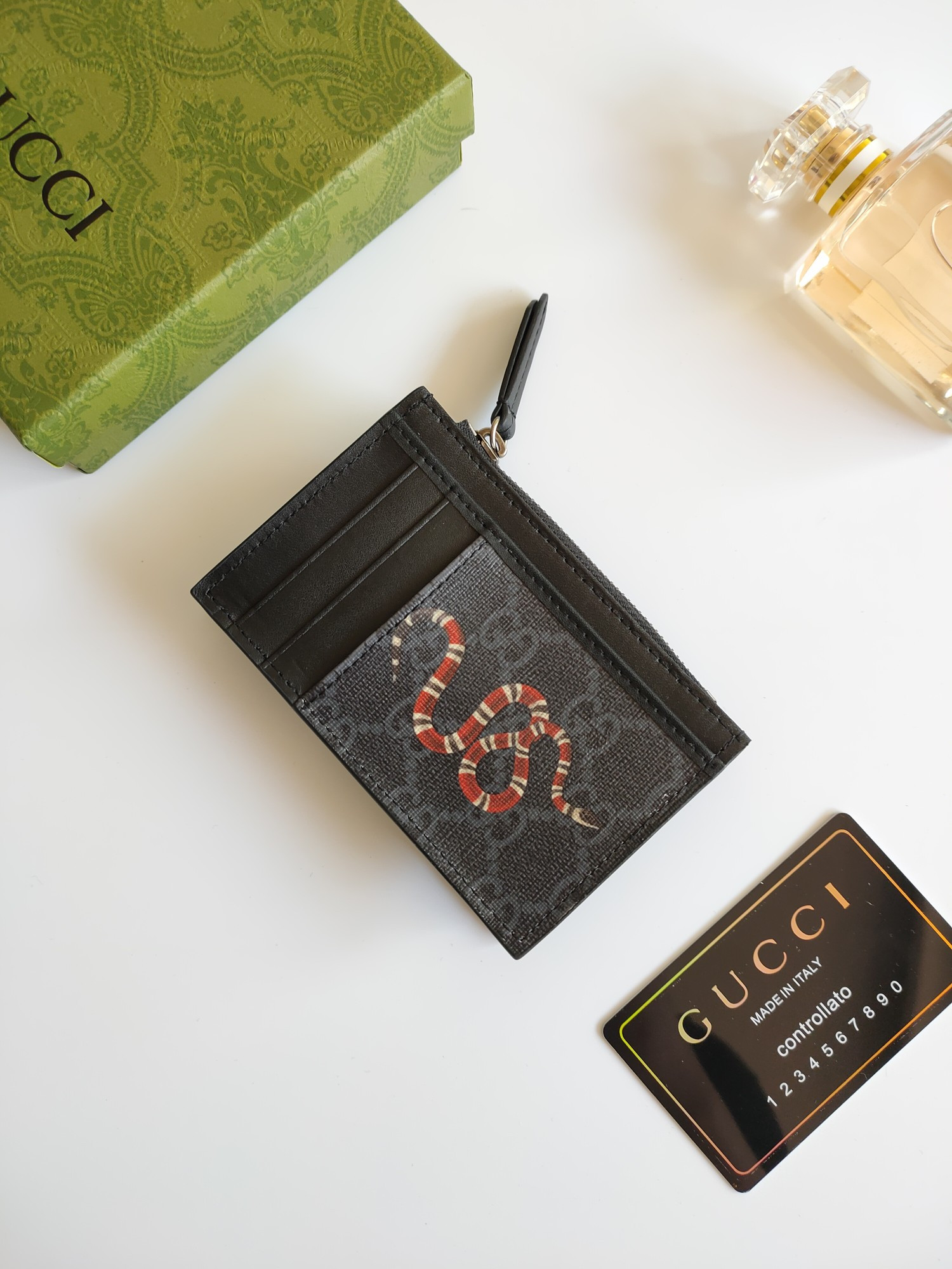 G*u*i gg  card case wallet