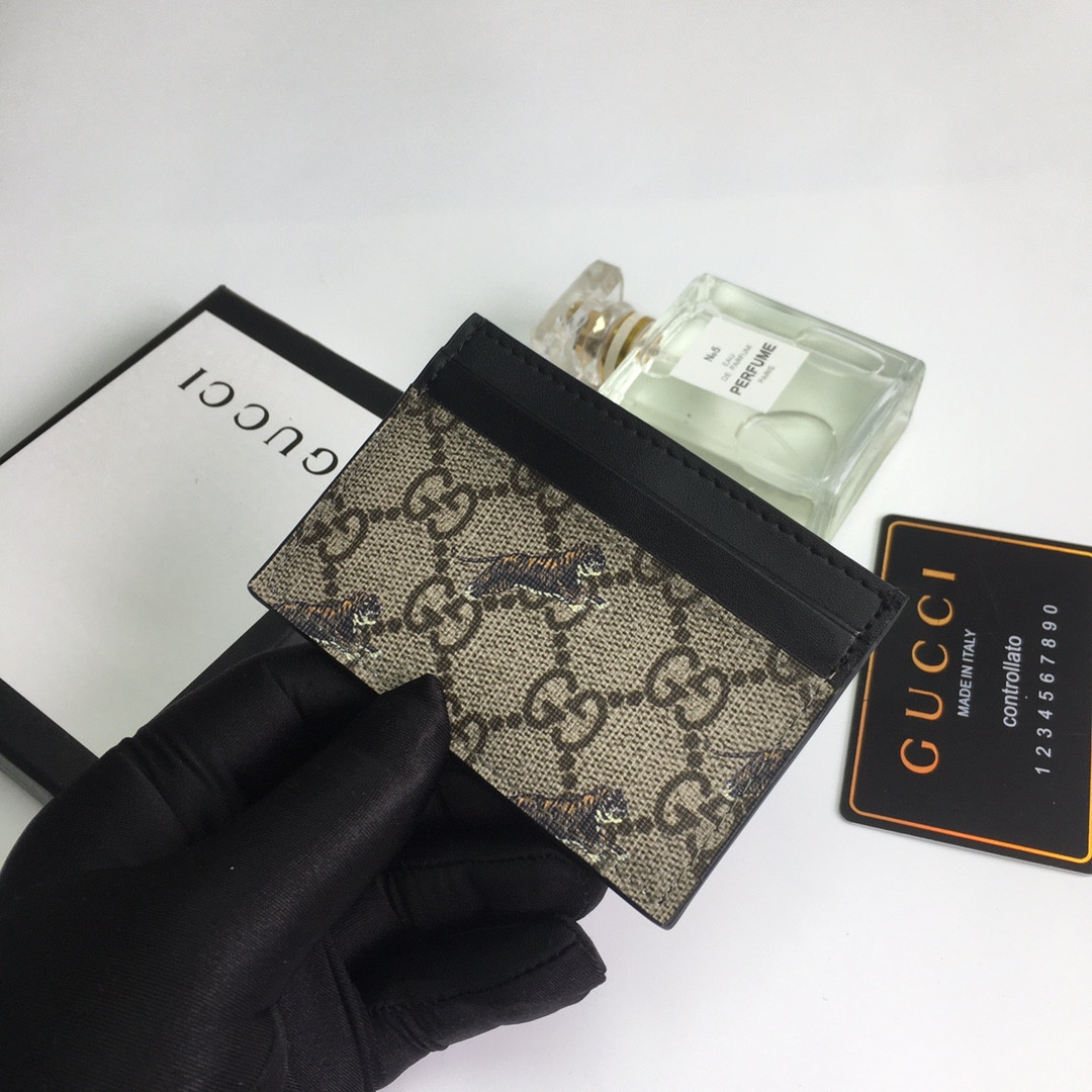 G*u*i gg card case wallet