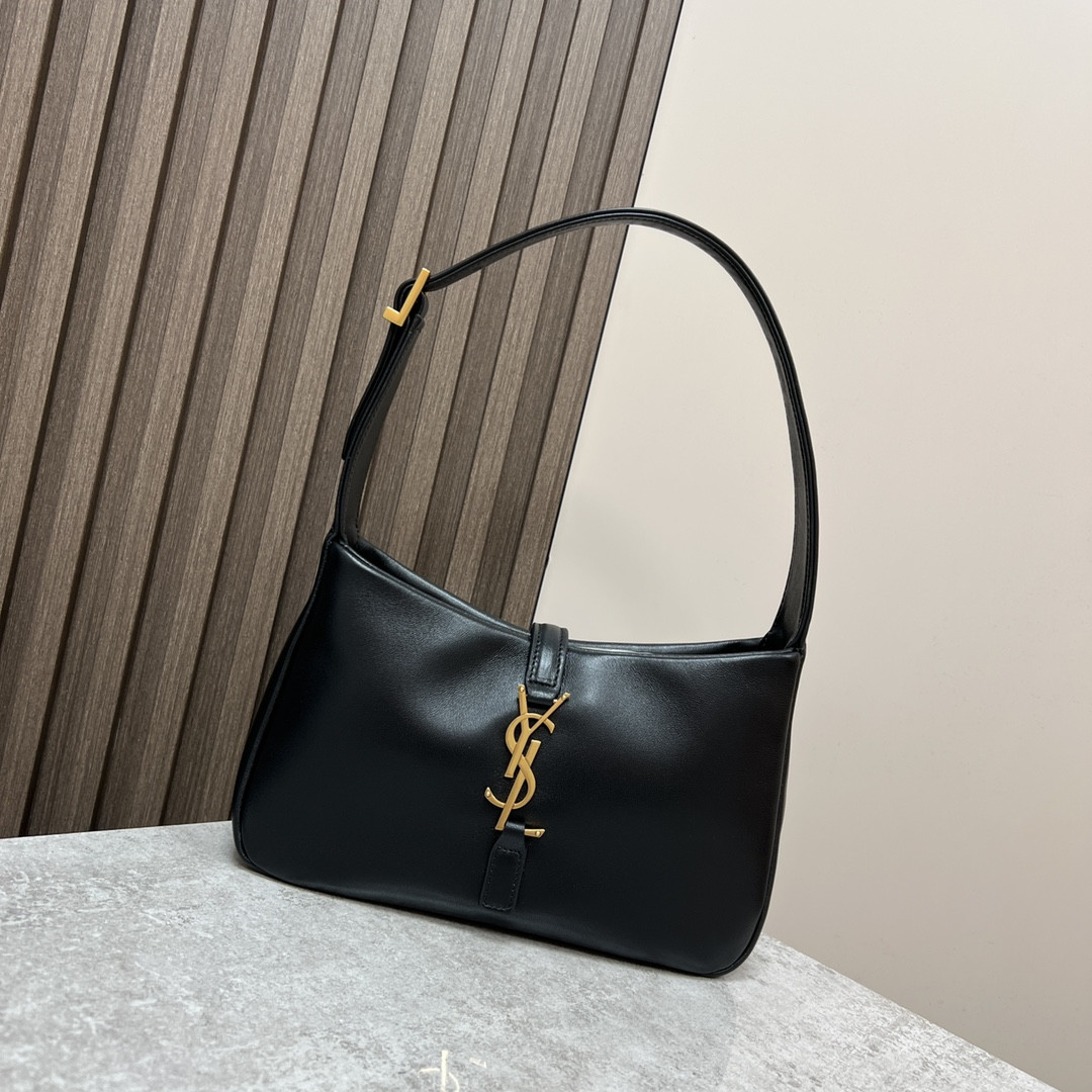 Y*L le 5 À 7 in smooth lambskin black 9 x 6.3 x 2.5 inches