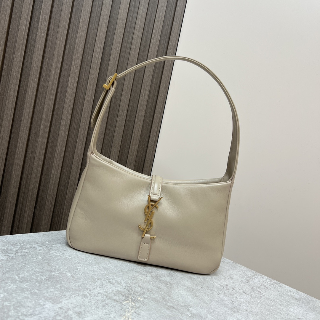 Y*L le 5 À 7 in smooth lambskin white 9 x 6.3 x 2.5 inches