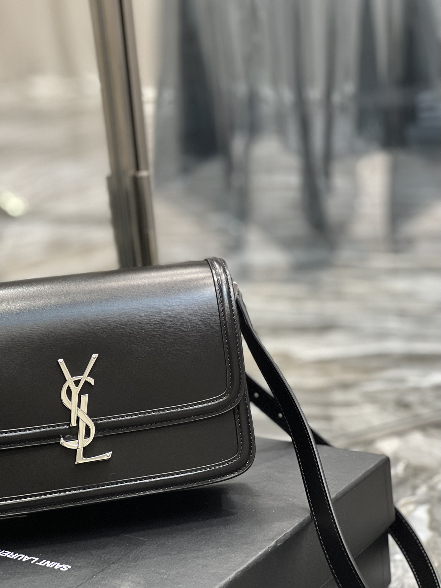 Y*L solferino medium in glazed leather black 9.1 x 6.3 x 2.4 inches