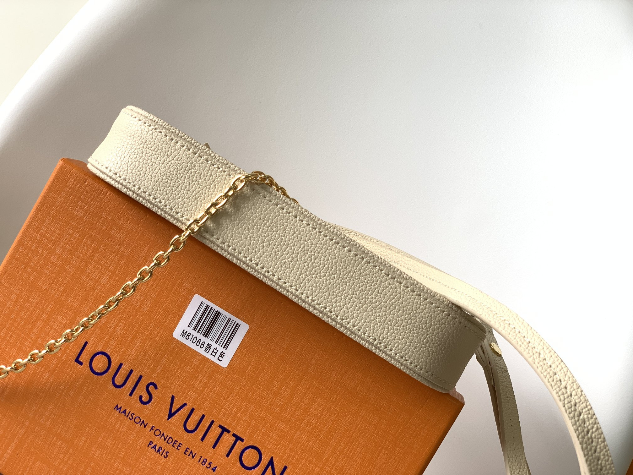 LV EASY POUCH ON STRAP M81066 7.5 x 4.5 x 1.2 inches