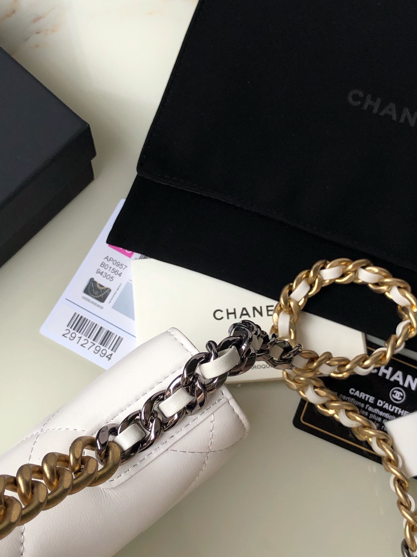 Ch*el classic wallet on chain 4.8 × 7.5 × 1.4 in