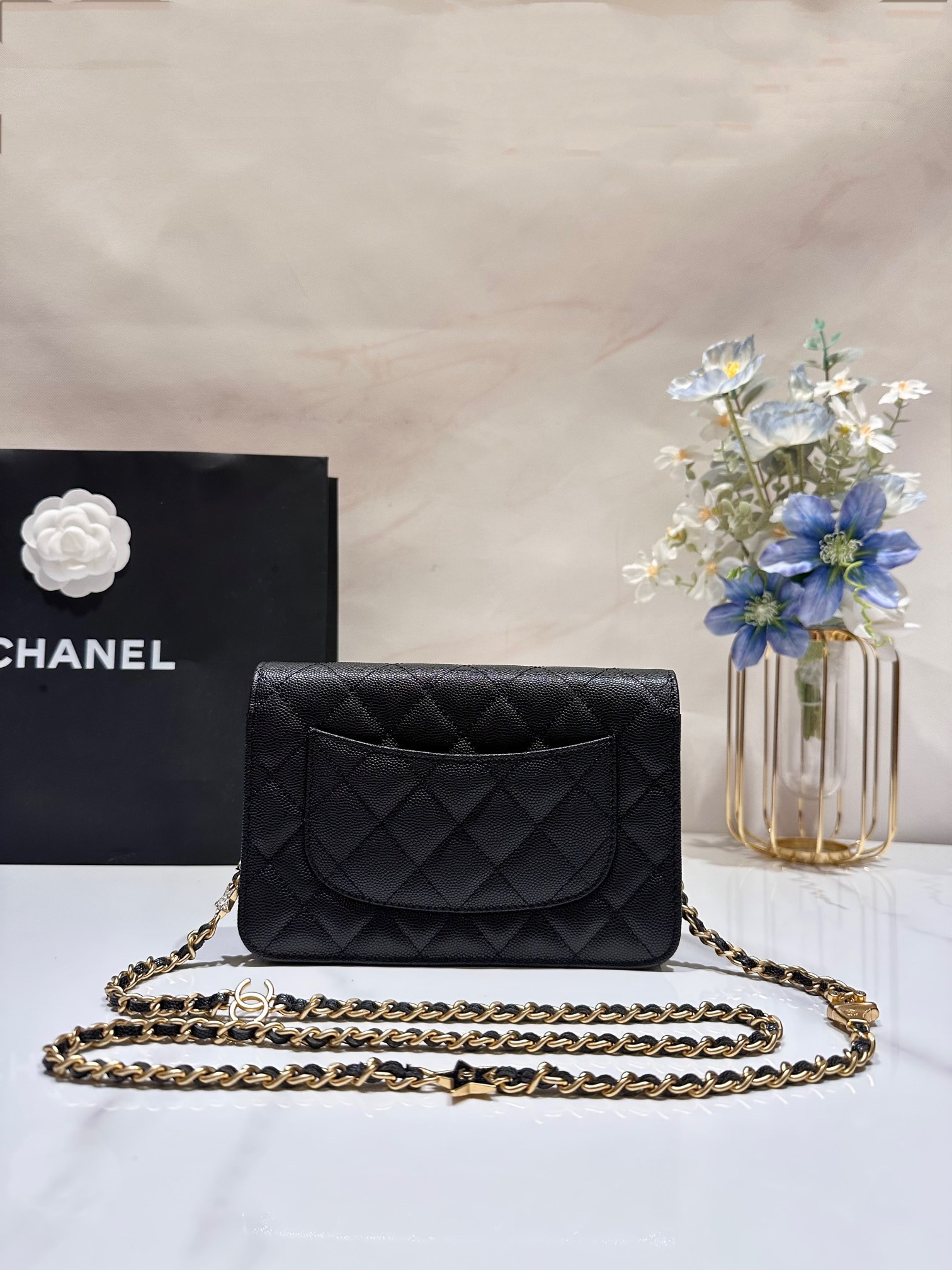 Ch*el classic wallet on chain 4.8 × 7.5 × 1.4 in