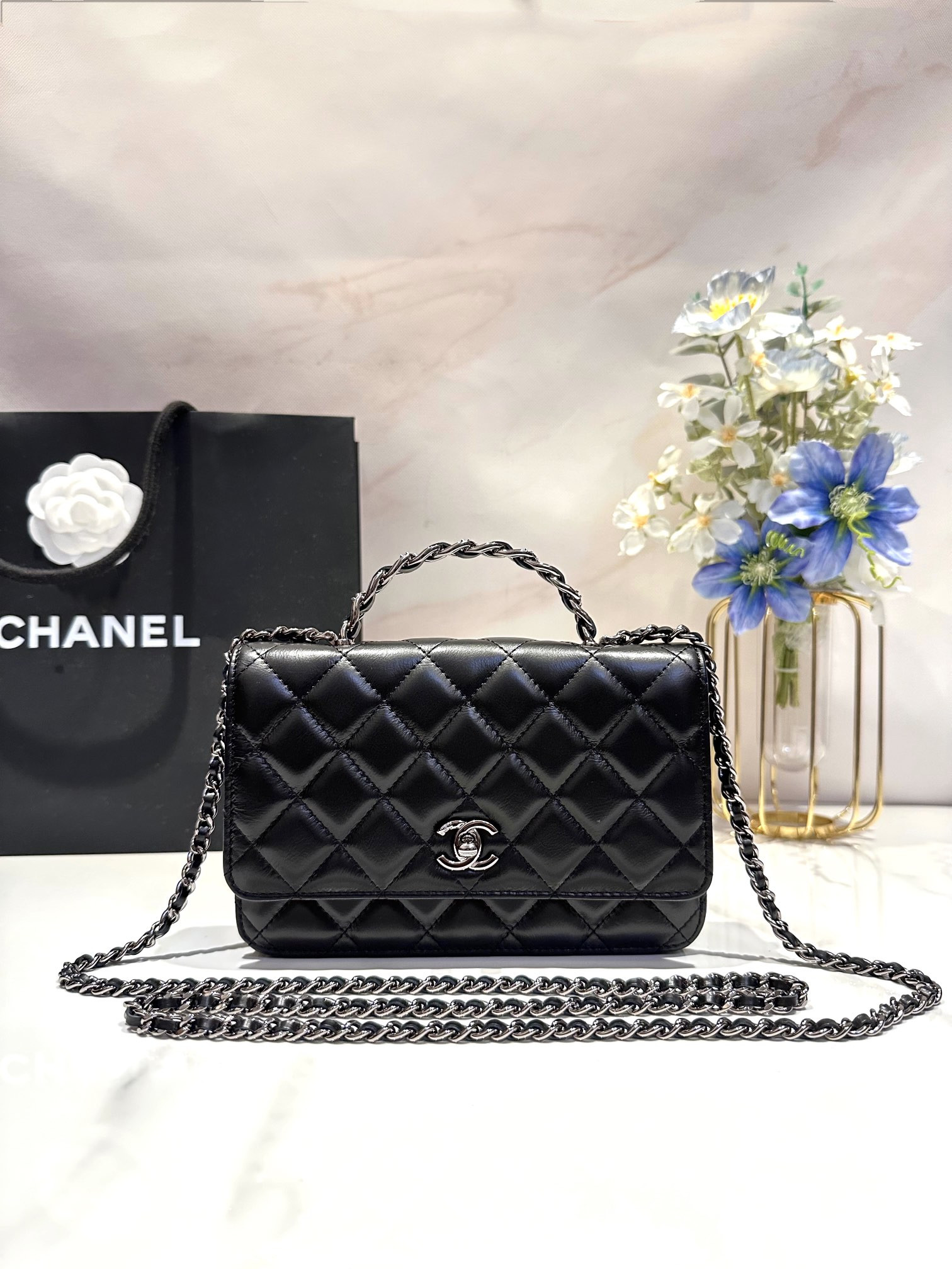Ch*el classic wallet on chain 4.8 × 7.5 × 1.4 in