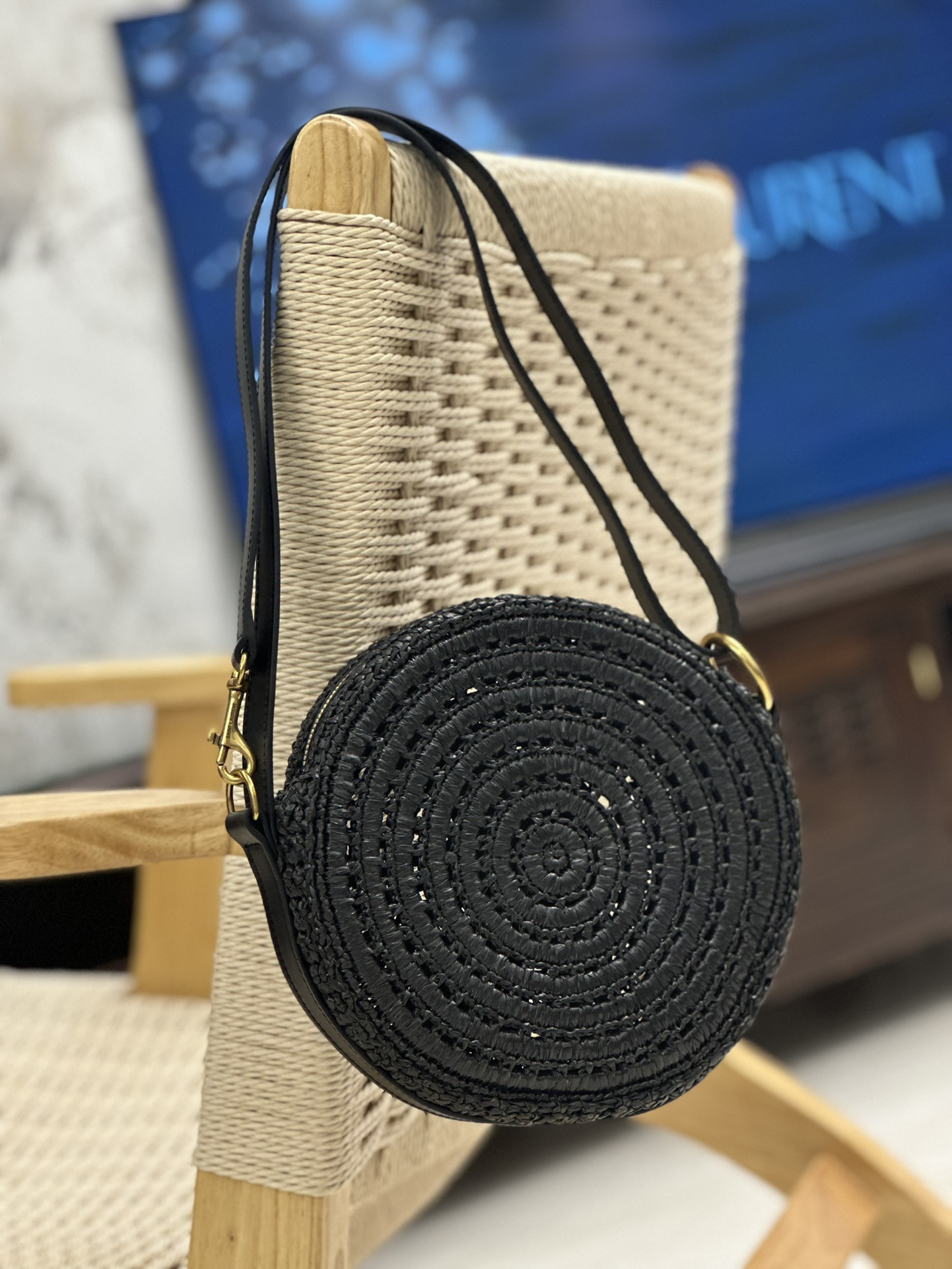 Y*L round bag in raffia and vegetable-tanned leather color black
