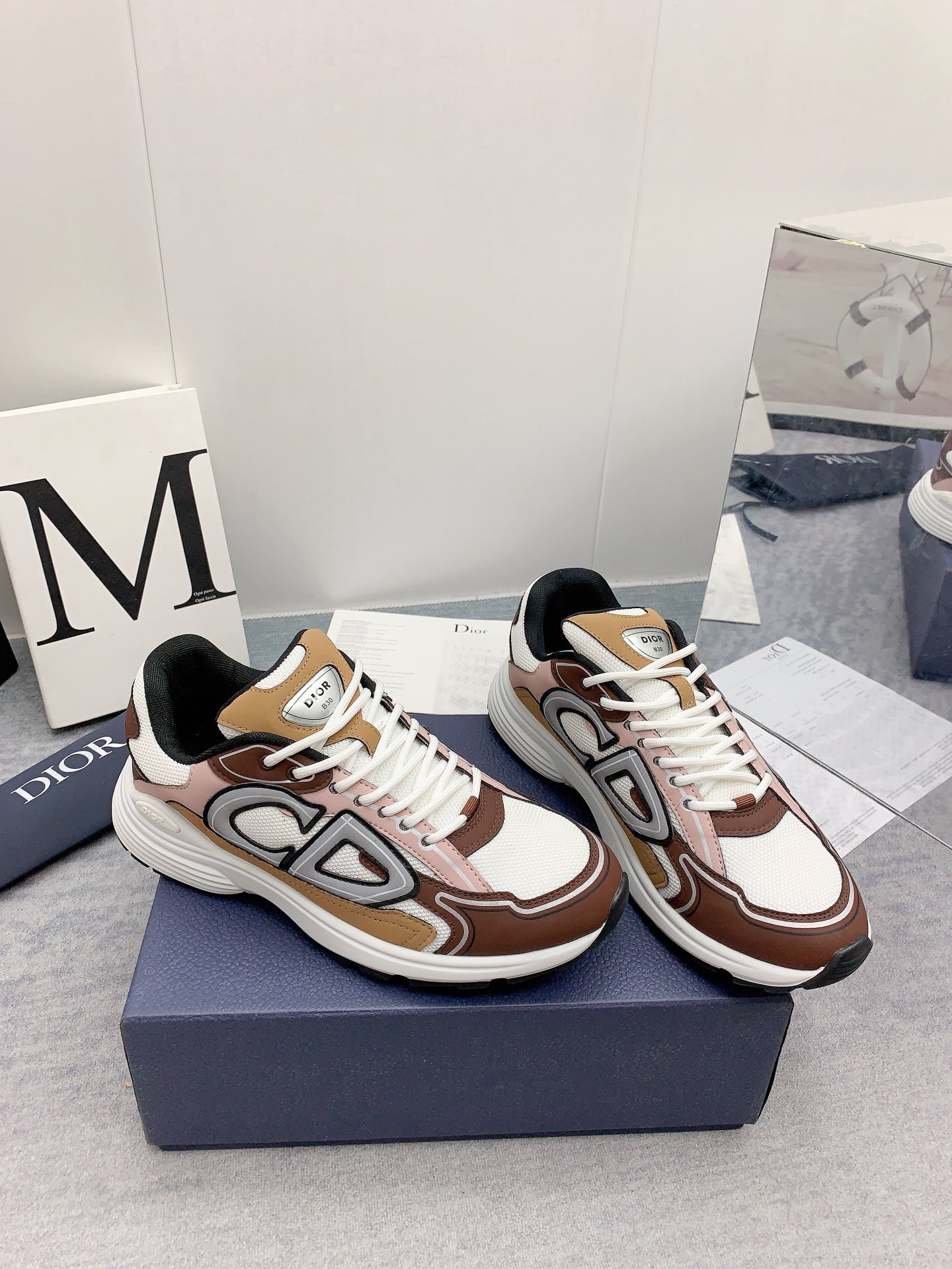 ua D*or b30 white brown beige