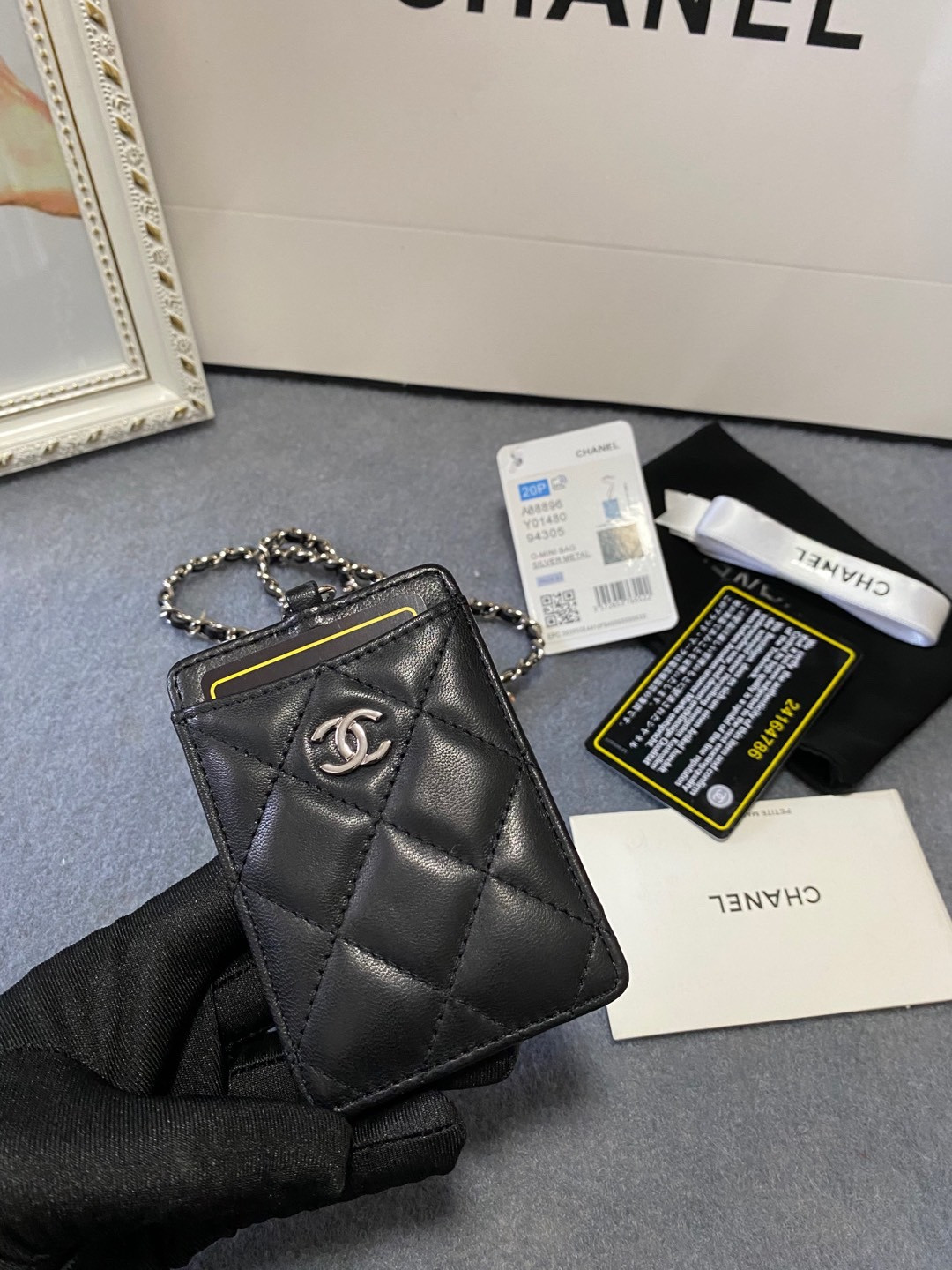 Ch*el card holder 10.5 x7 x 0.5cm