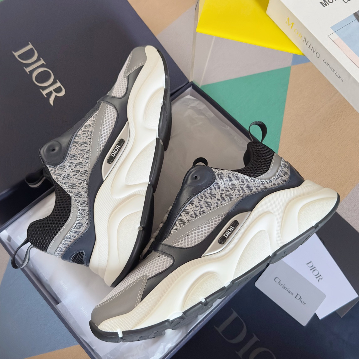 ua D*or b22 gray sneaker