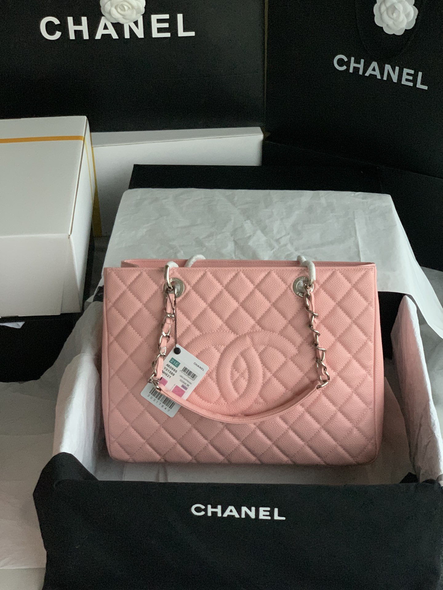 Ch*el gst caviar leather hardware 24x33x13cm