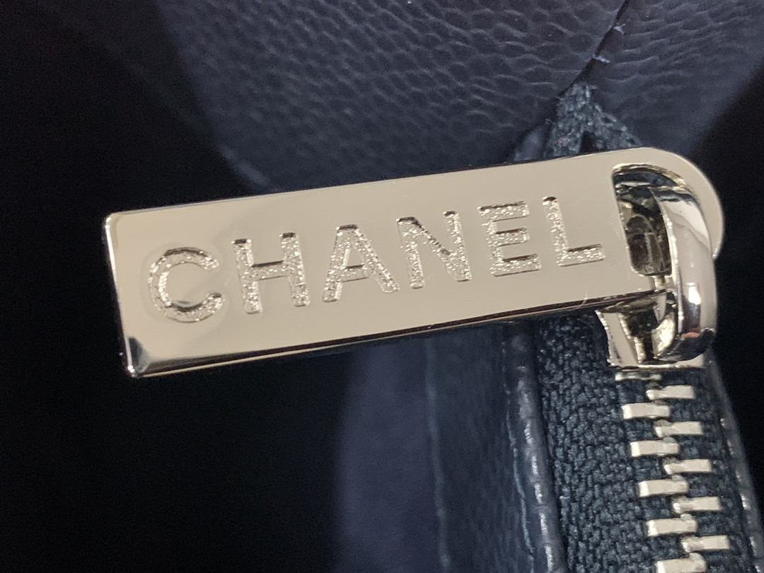 Ch*el gst caviar leather hardware 24x33x13cm