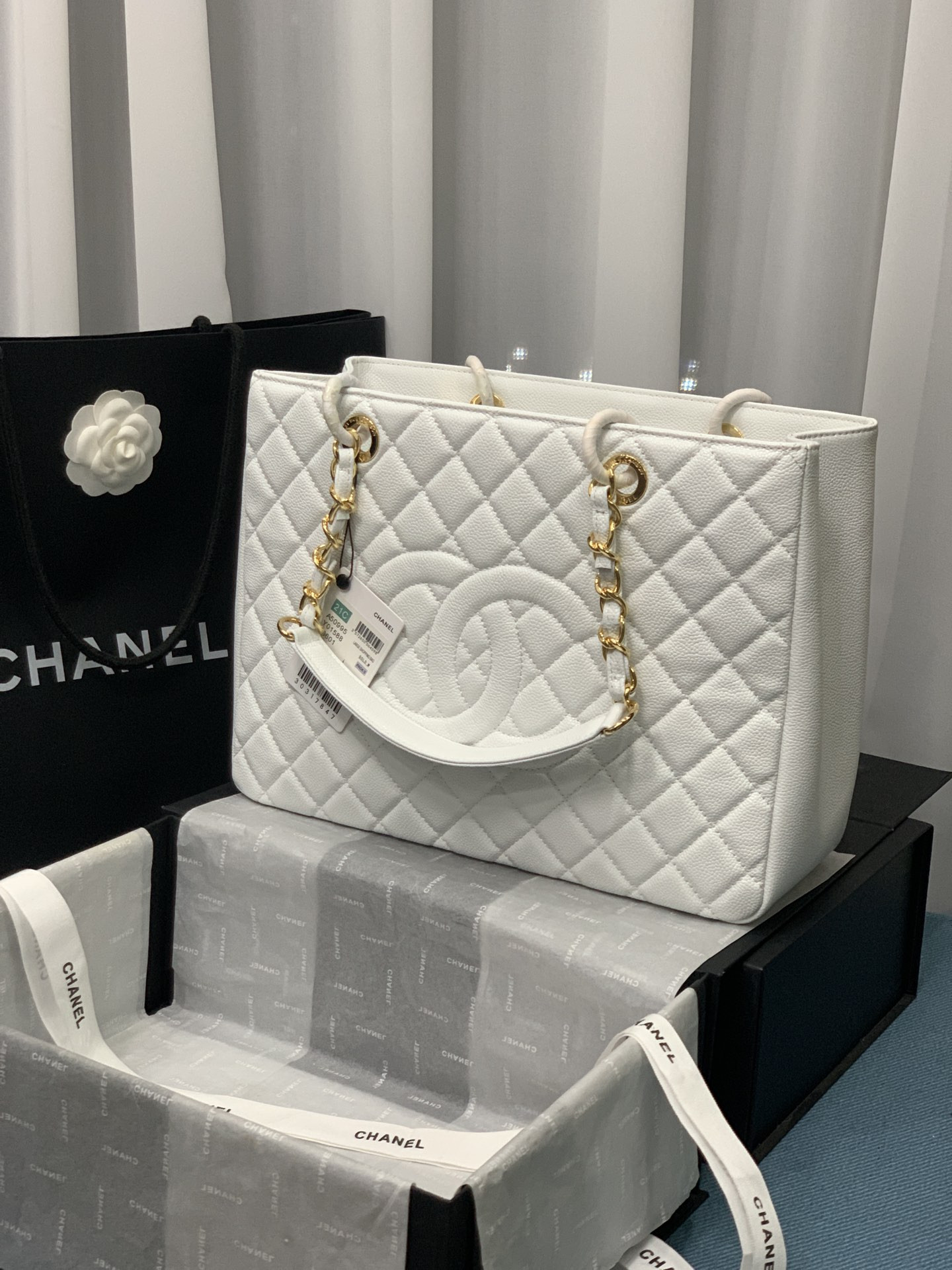 Ch*el gst caviar leather hardware 24x33x13cm