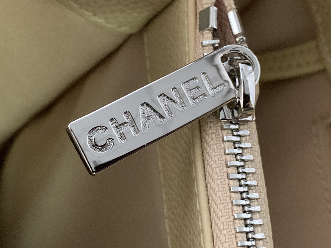 Ch*el gst caviar leather hardware 24x33x13cm