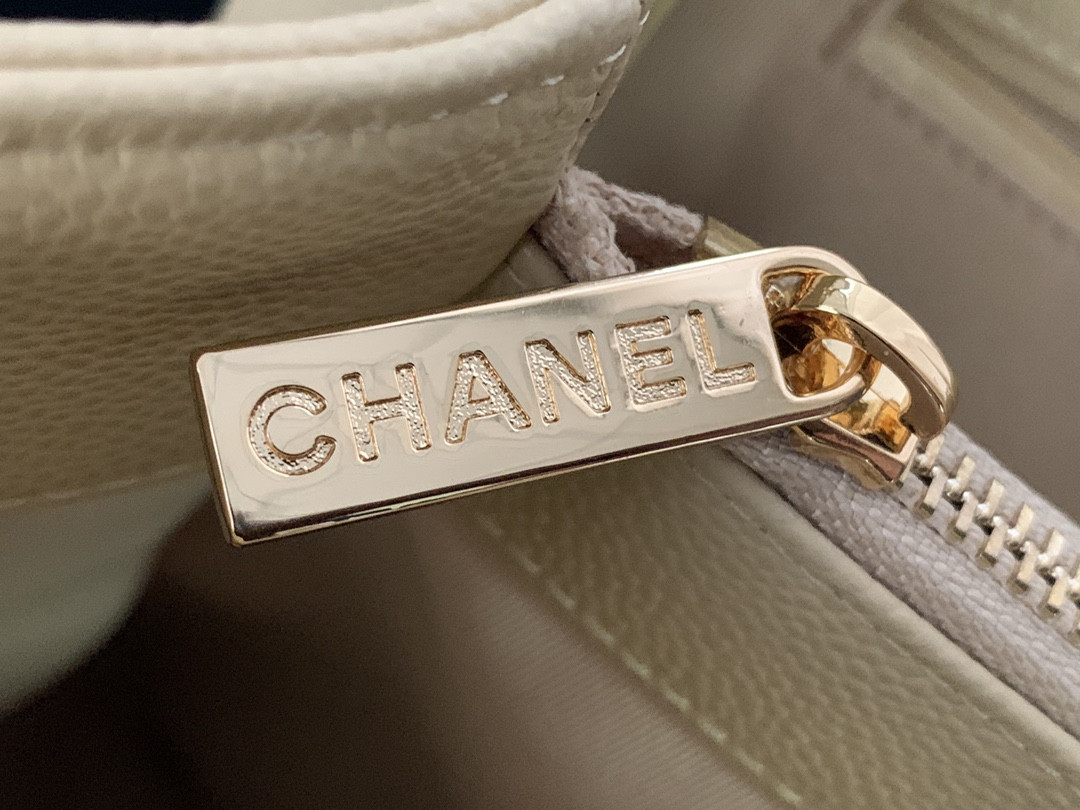 Ch*el gst caviar leather hardware 24x33x13cm