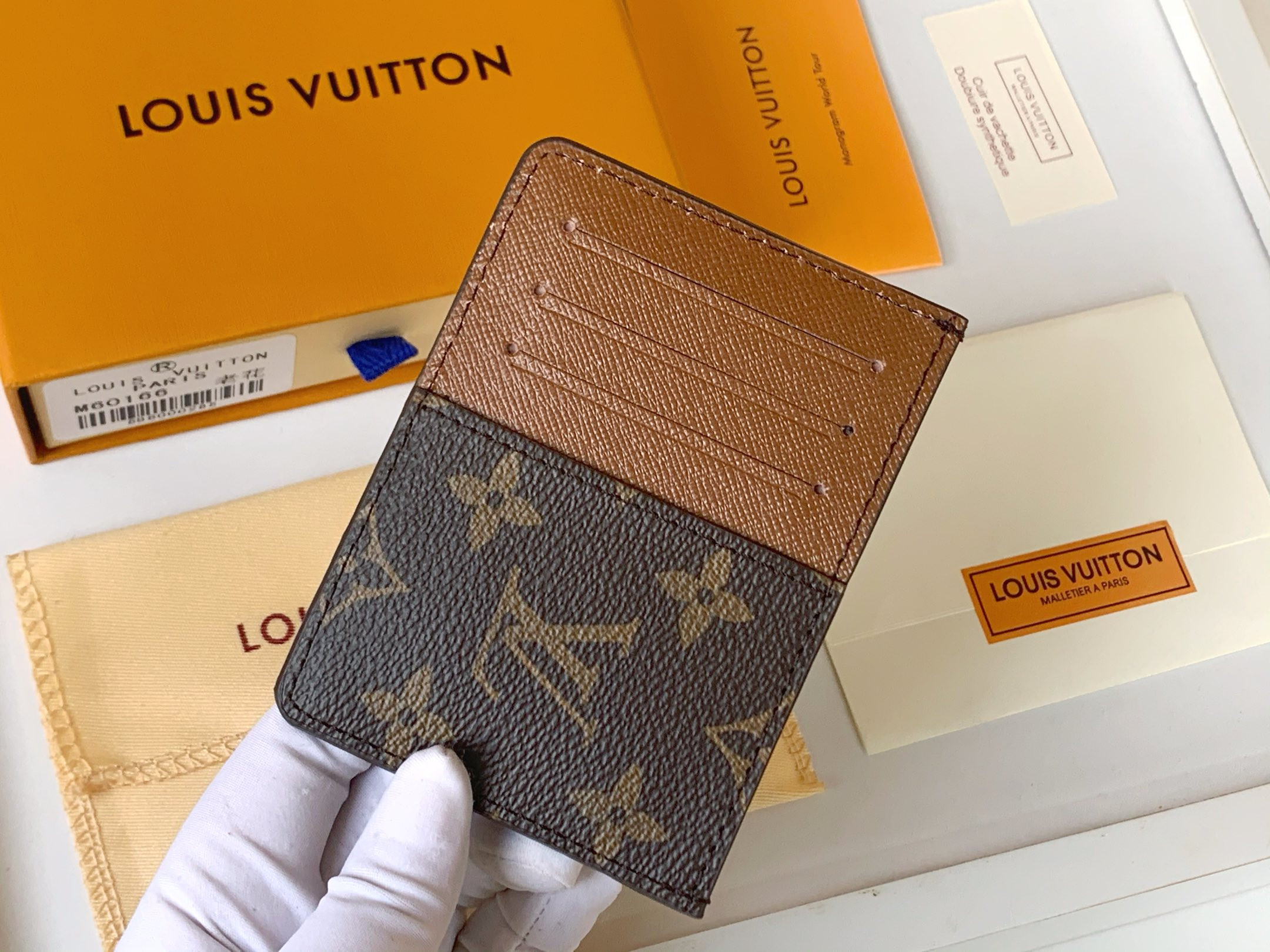 l0*is V*t0n lv card holder 8x11cm