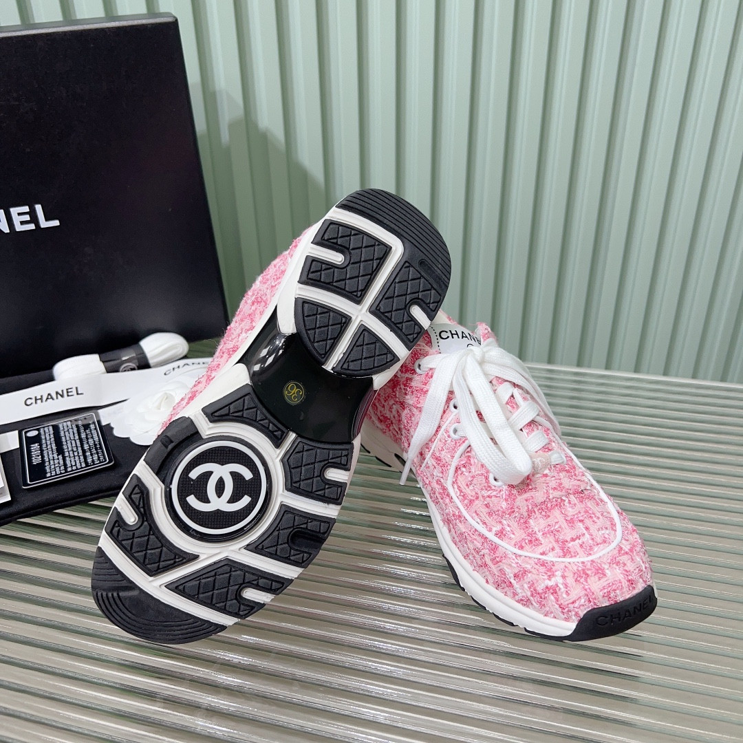 ua Ch*el sneakers tweed