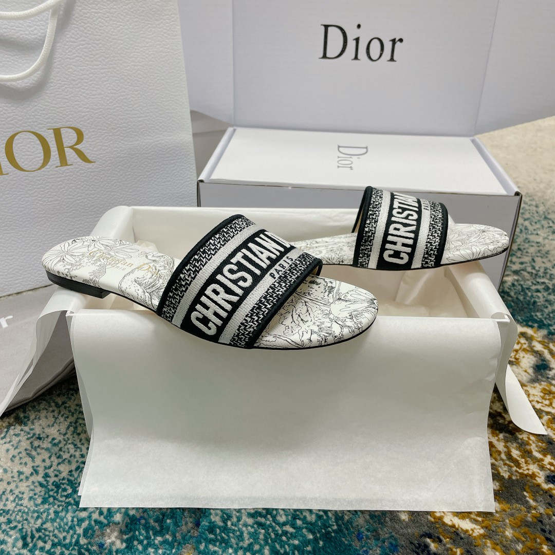 ua D*or dway slide