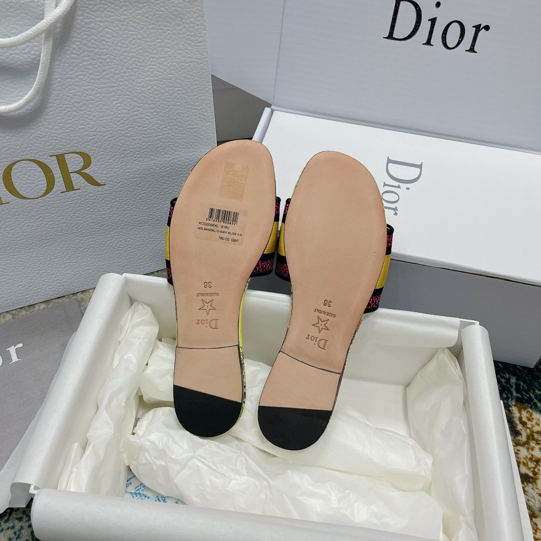 ua D*or dway slide