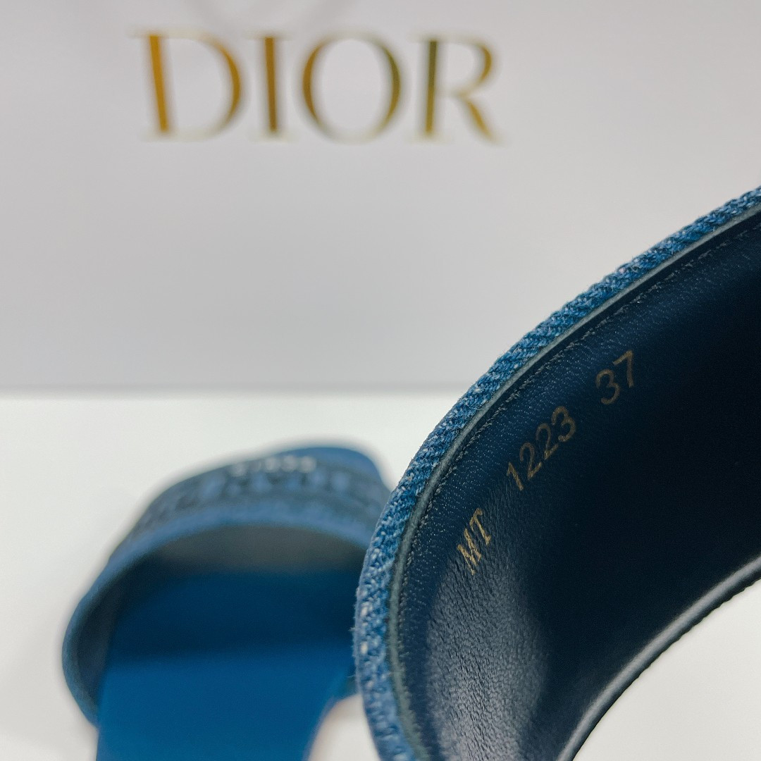 ua D*or dway slide